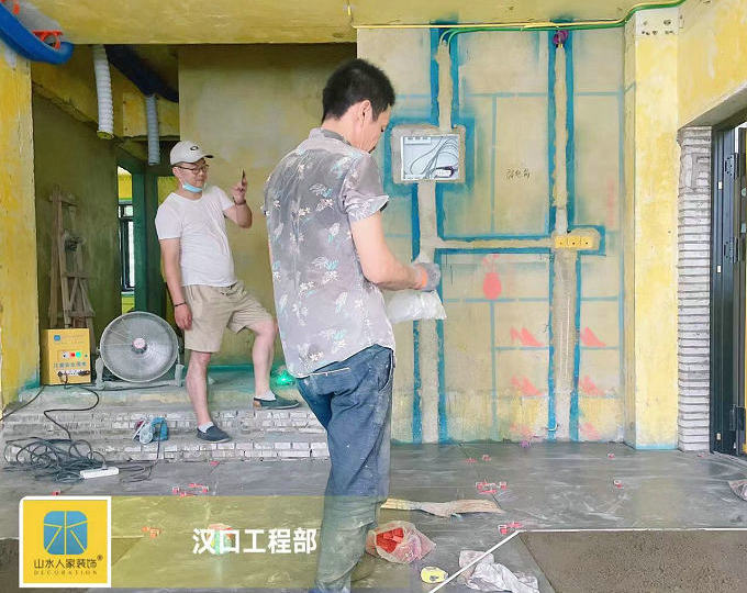 理工大黎明教师小区泥木工程施工烟道挂网